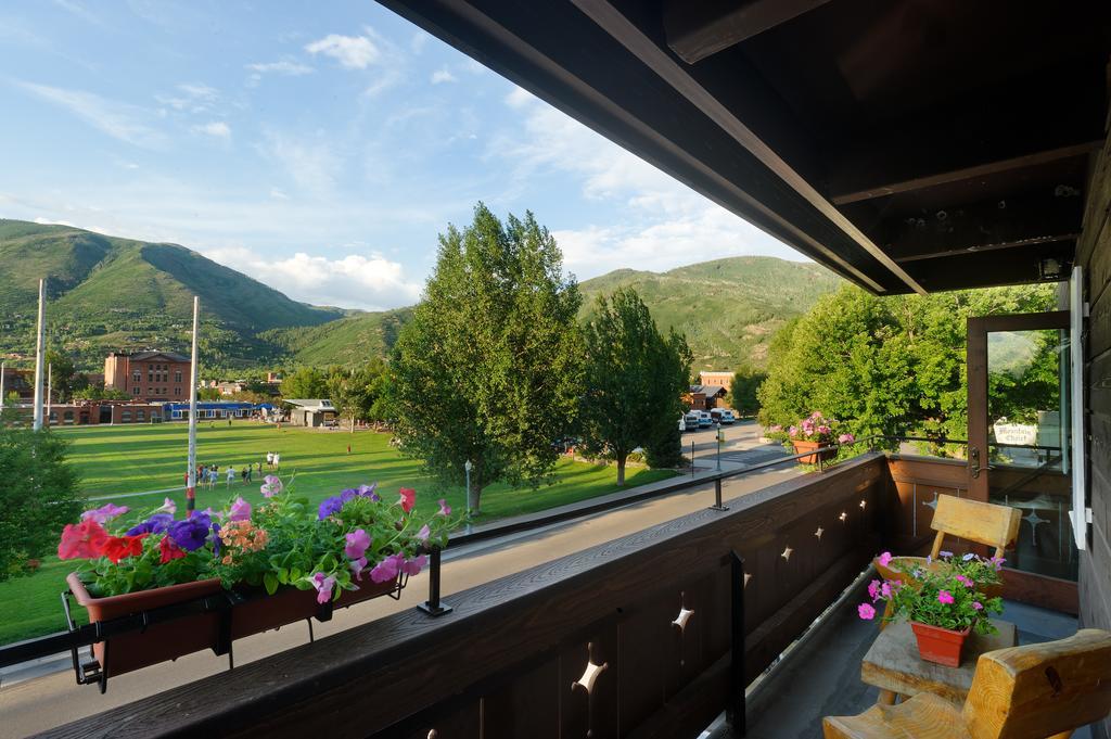 Mountain Chalet Aspen Hotel Room photo